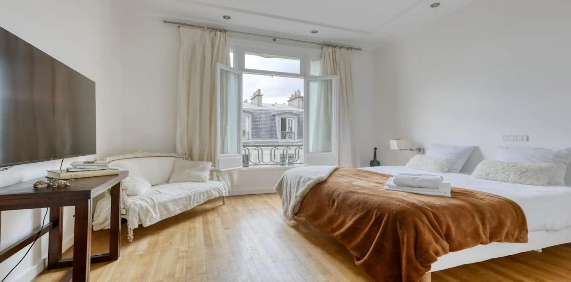 Renovated, Amazing & Huge Flat Of 200 Sqm Paris 16 Apartment