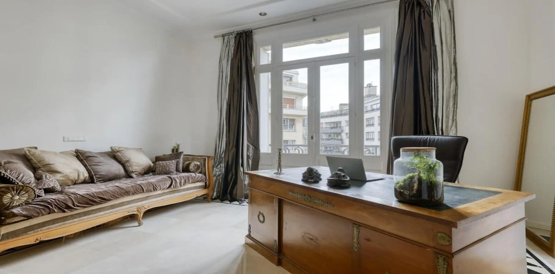 Renovated, Amazing & Huge Flat Of 200 Sqm Paris 16 Apartment 0*,  France