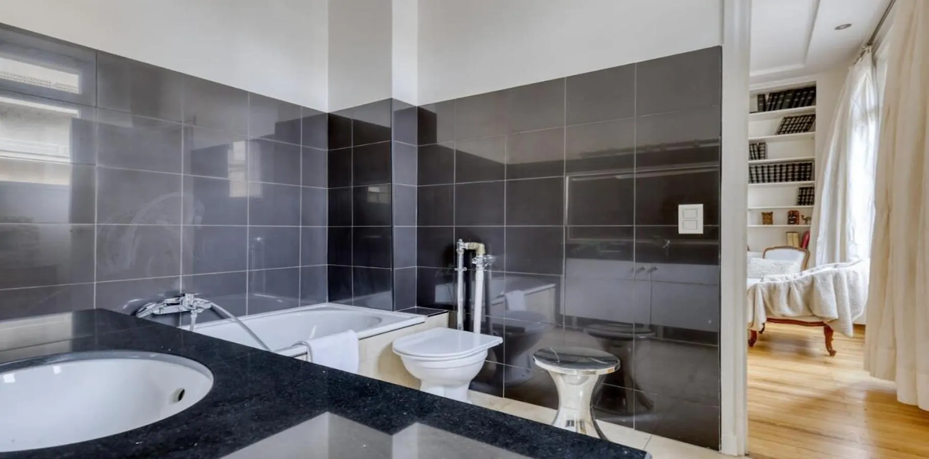Renovated, Amazing & Huge Flat Of 200 Sqm Paris 16 Apartment